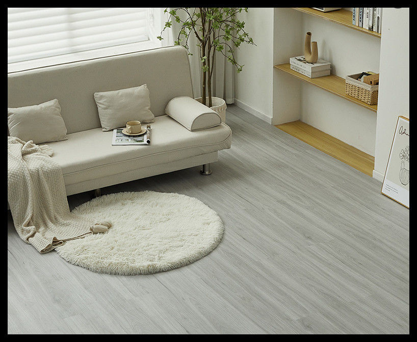 Kullanım Katmanı 0.07mm/0.15mm Üst Katman LVT Zemin Yumuşak Ve Düz Kenar